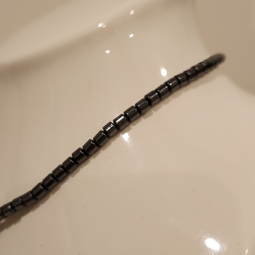 4 FOR $15 NEW CONDITION HEMATITE AND RESIN NECKLACE - Picture 7 of 8